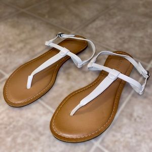 White sandals 🤍🩴